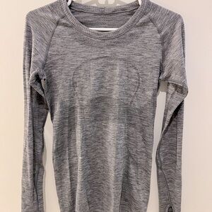 heathered grey lululemon long sleeve swiftly tech size 6!!